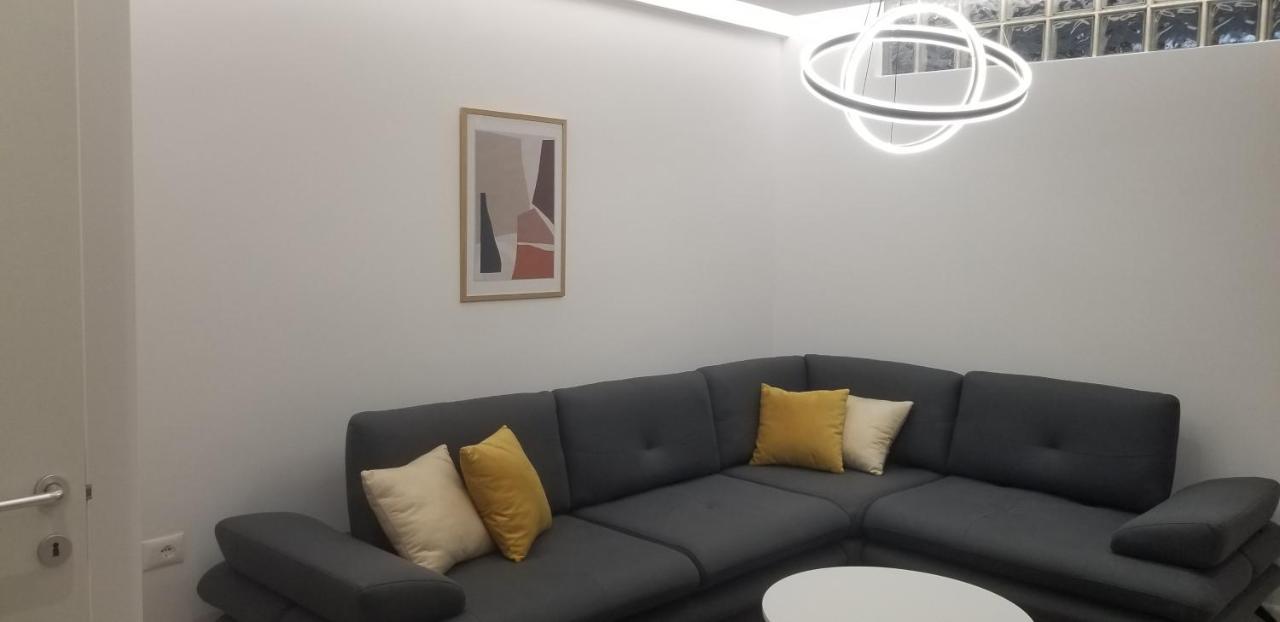 White Apartment Τίρανα Εξωτερικό φωτογραφία